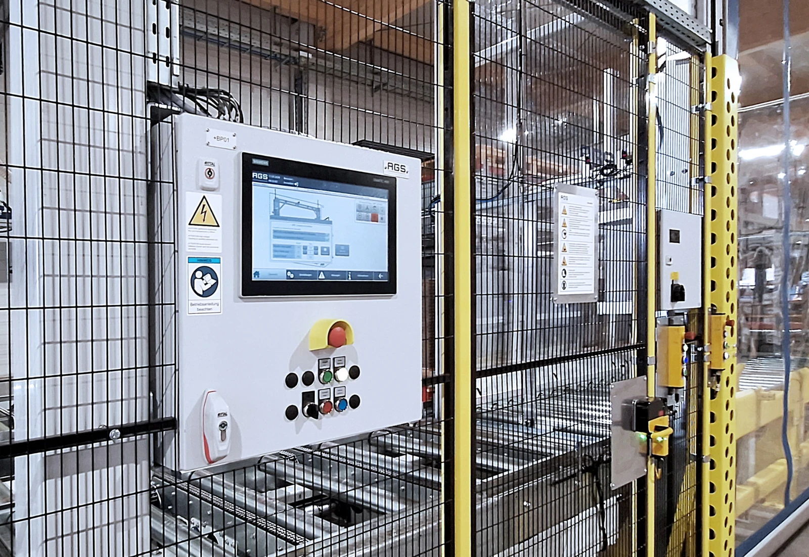 ACS-Bedienpanel an einer automatisierten Produktionsanlage