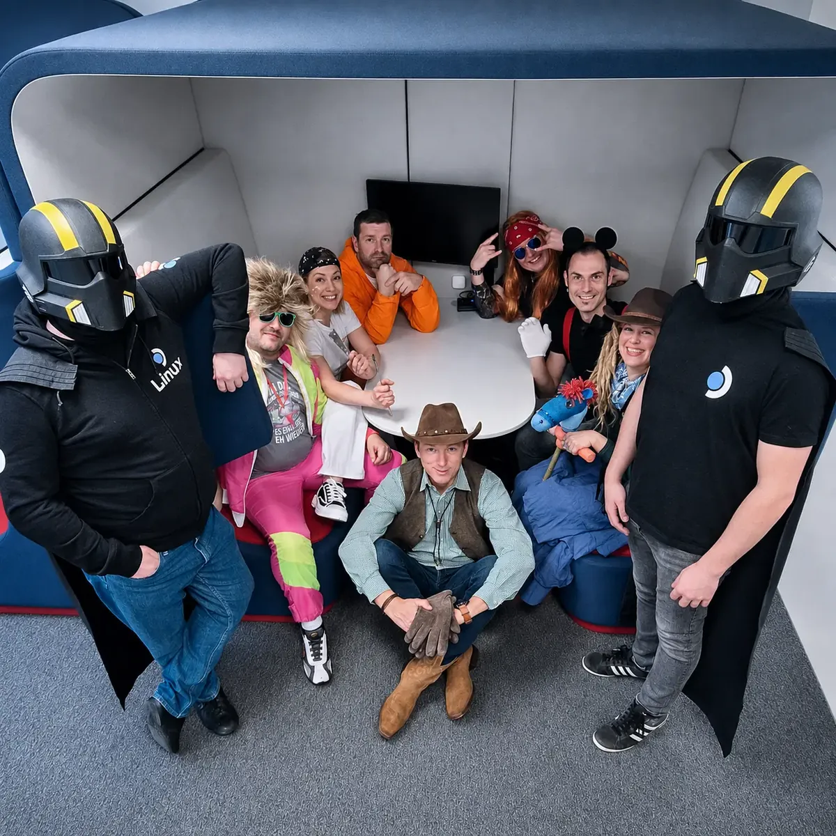 AGS-Team verkleidet beim Fasching